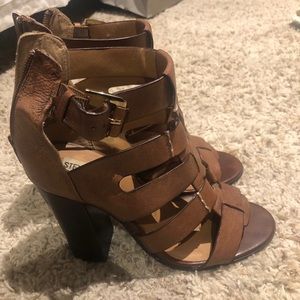 Open toes high hells very cute .